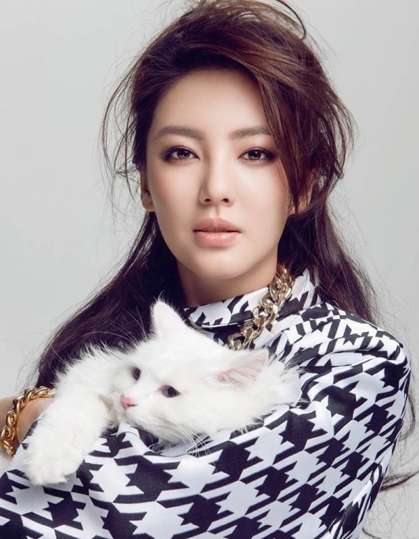 kitty-zhang-yuqi-9