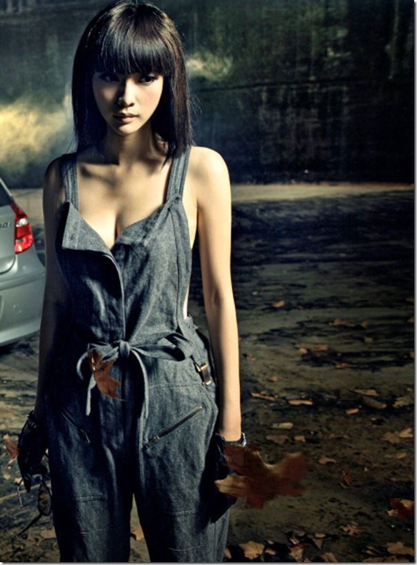 Sexy-female-anchor-Ada-Liu-Yan-became-glamorous-and-sexy-car-model-4_thumb