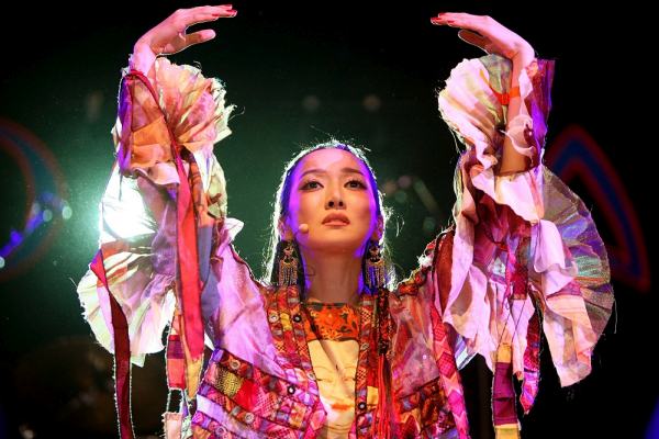 MALMESBURY, UNITED KINGDOM - JULY 27: Sa Dingding performs live at WOMAD festival on 27 July, 2008 in Wiltshire, England. (Photo by Louise Wilson/Getty Images)